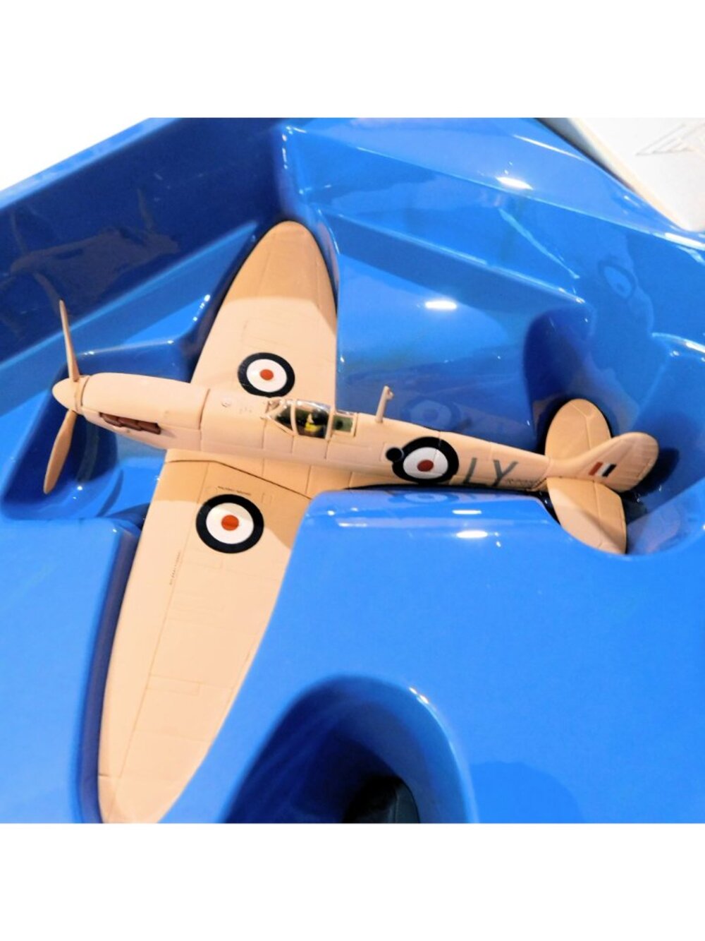 Corgi 1:72 Scale DH Mosquito PR MkIV & Spitfire PRVII Set World War II AA99110 - Picture 7 of 16